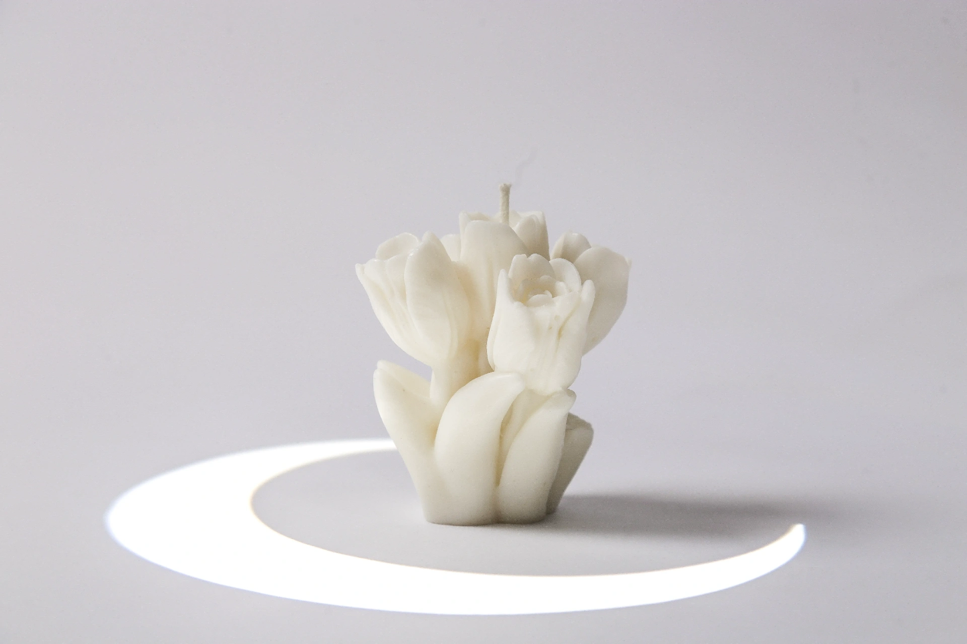 Fotografía de productos en São Paulo — fotografía de Vela Amber em formato de buquê de tulipas
